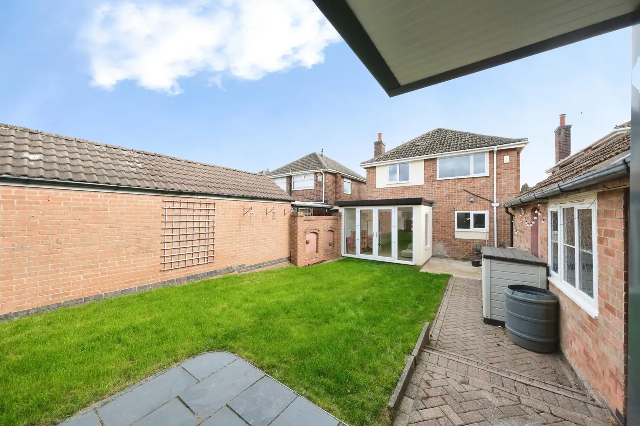 Vaughan Avenue, Nottingham, NG15, photo 16