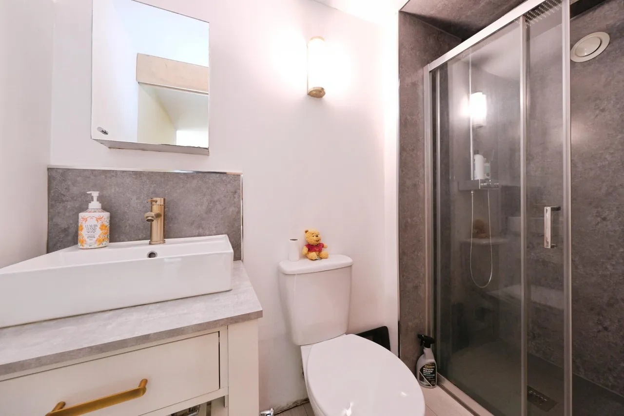 Vaughan Avenue, Nottingham, NG15, photo 21