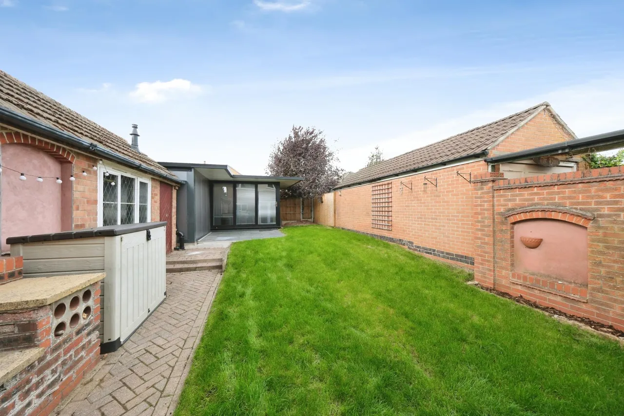 Vaughan Avenue, Nottingham, NG15, photo 15