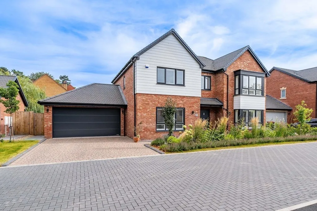 5 bed house for sale — The Acorns, Donnerville Gardens, Admaston TF5 0DE