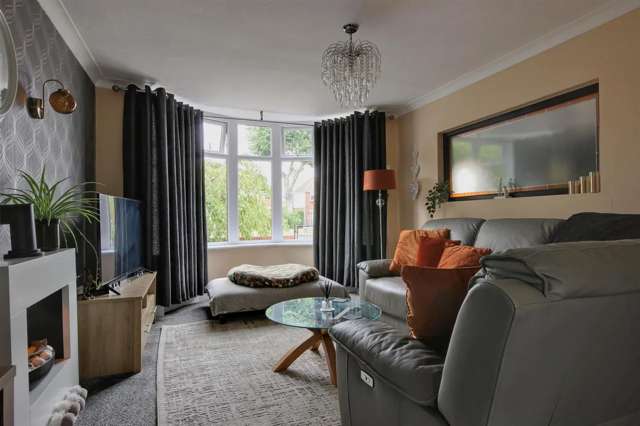3 bed house for sale — Kingston Road, Willerby, Hull
