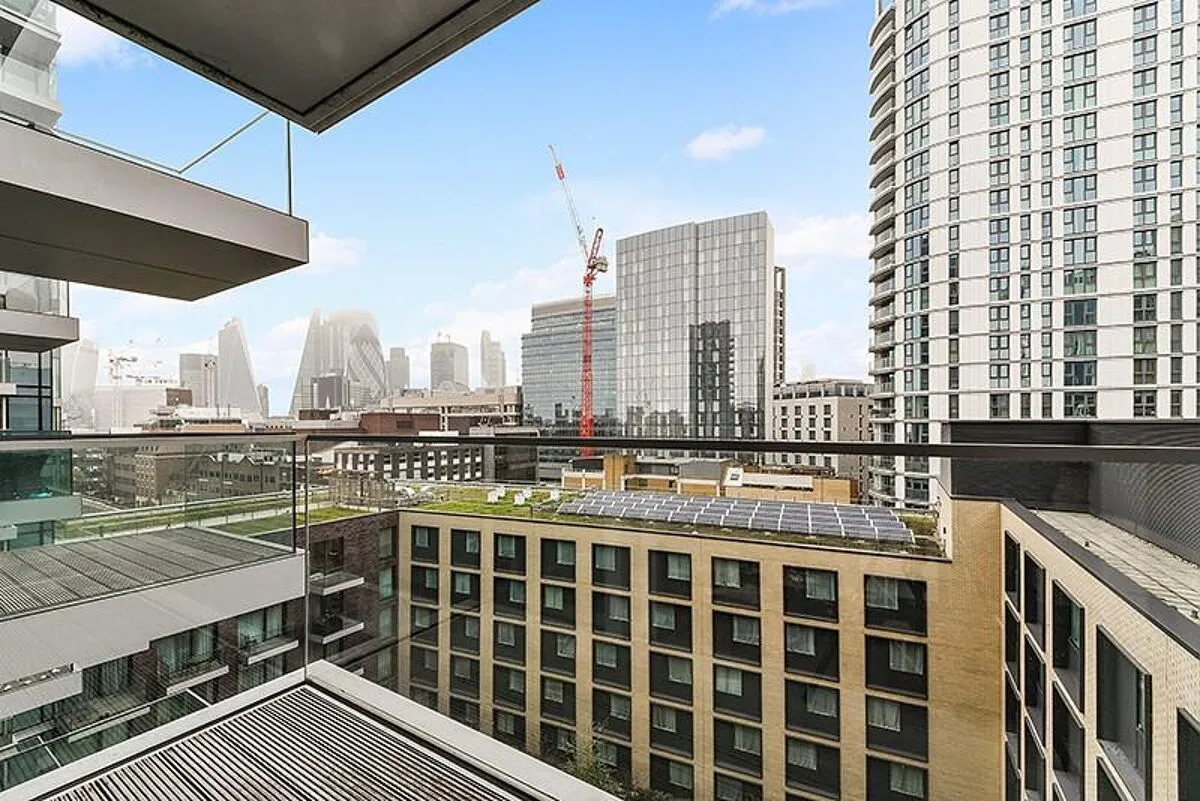 Piazza Walk, Aldgate, E1, photo 7