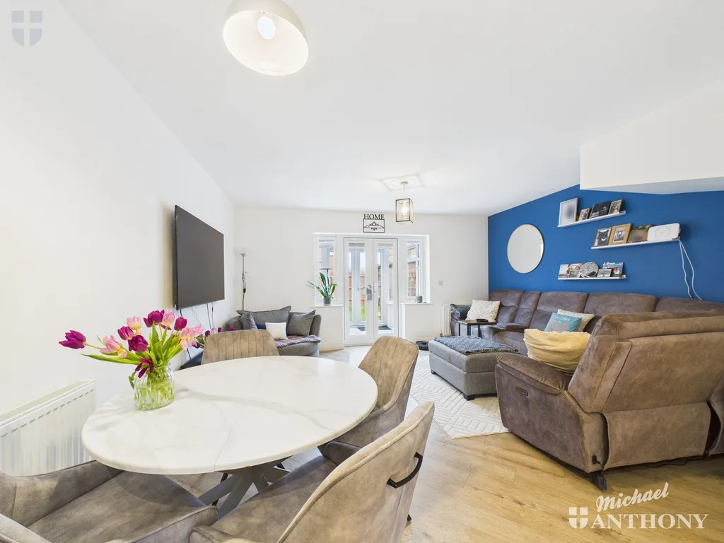 Oak Place, Aylesbury, HP22 5PJ, photo 2
