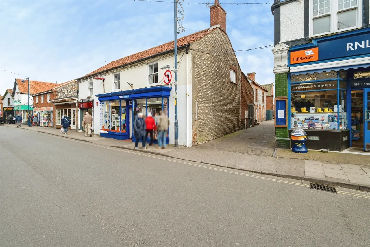 2 bed flat for sale — High Street, Sheringham