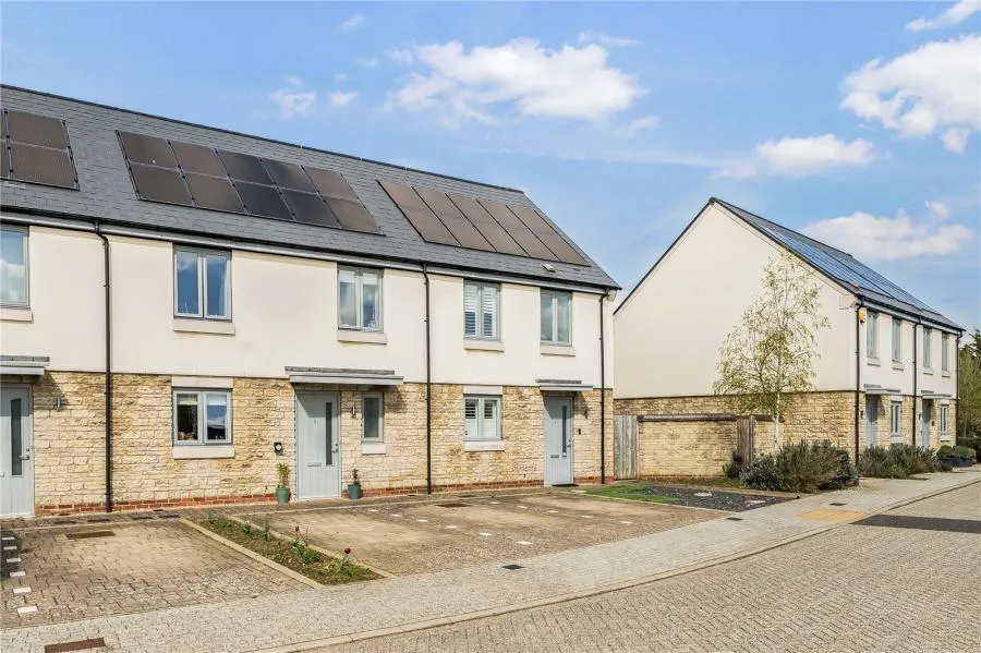3 bed house for sale, Blueberry Drive, Bicester, OX27