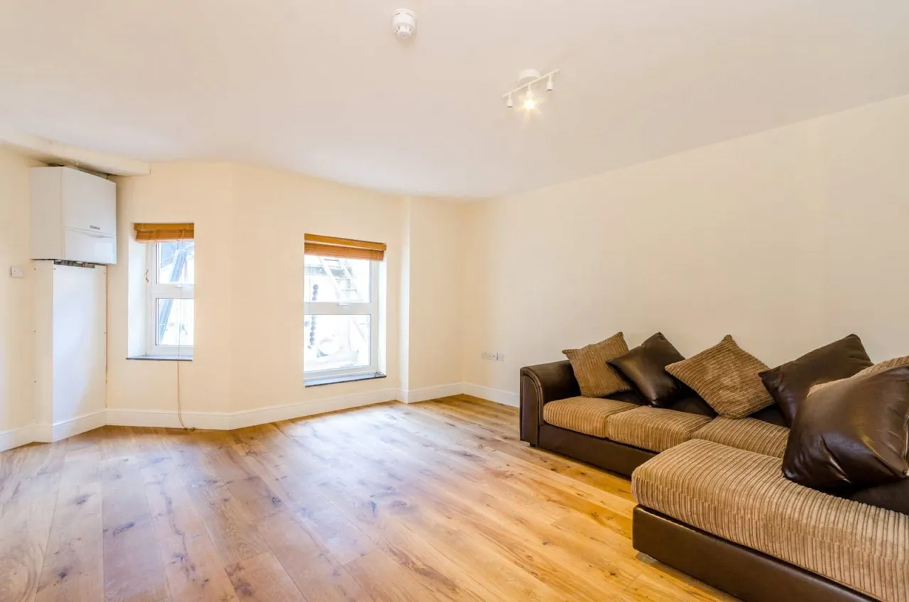 2 bed property to rent, High Street, Crouch End