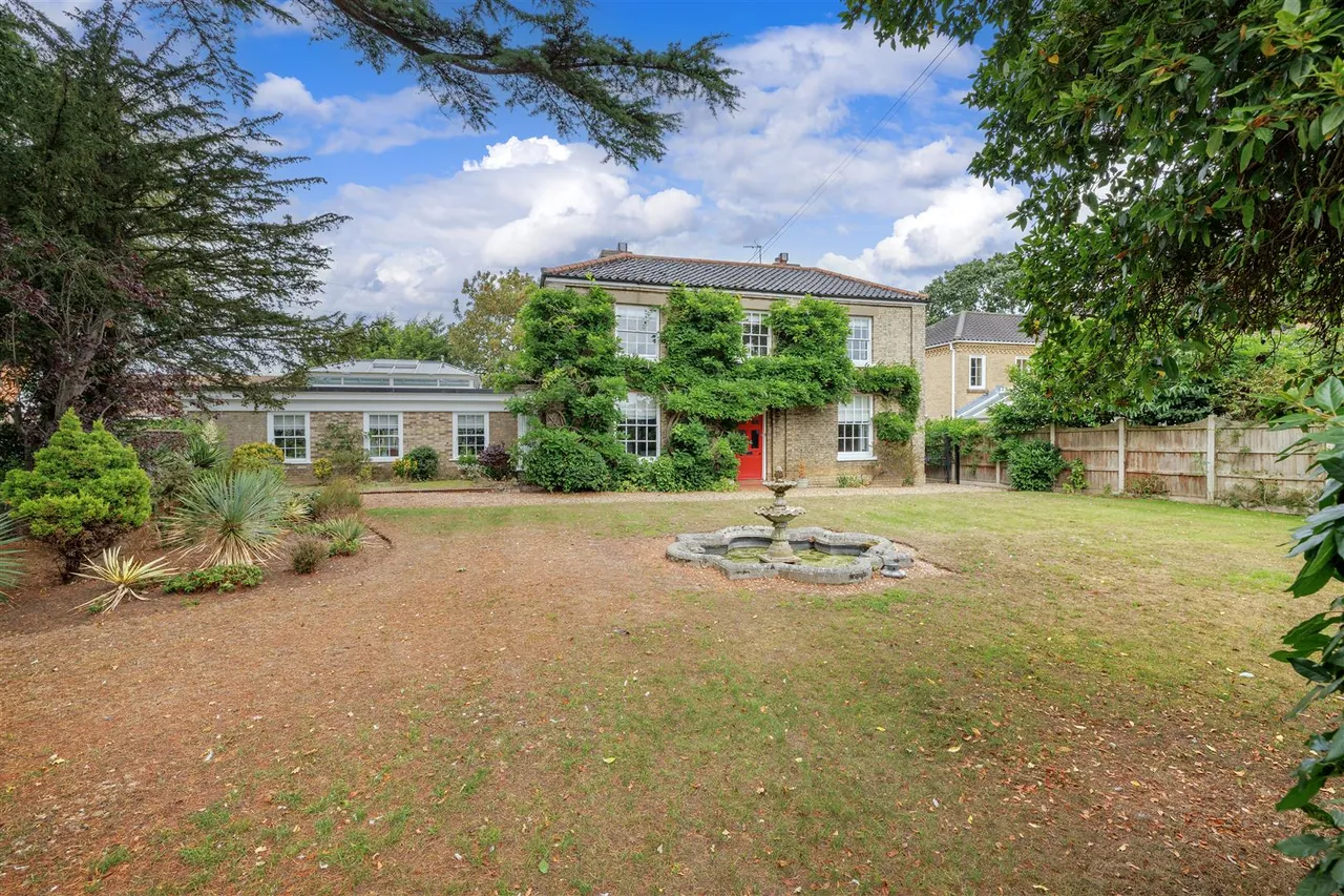 4 bed house for sale, Grove Road, Beccles, NR34
