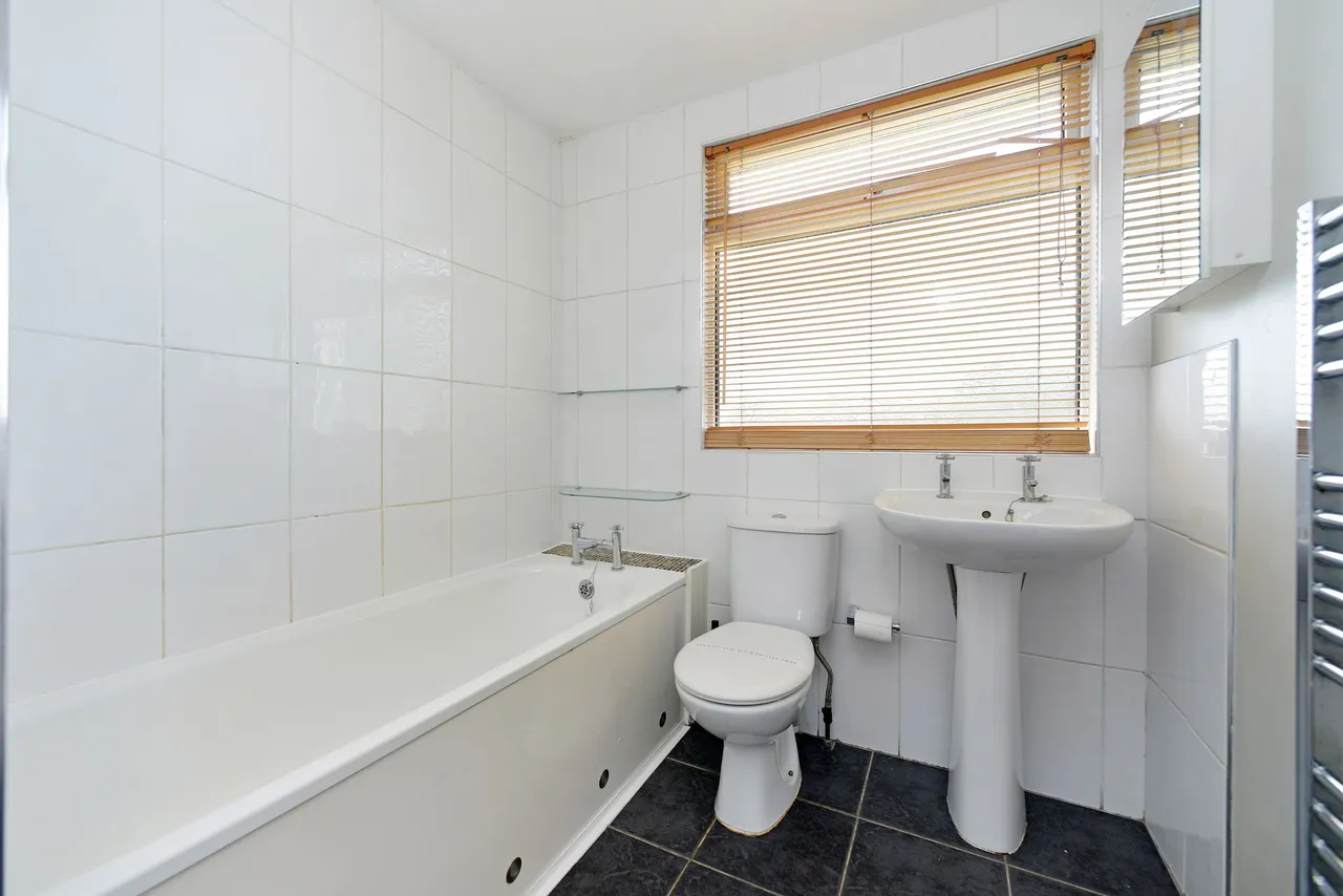 Fawley Close, Cranleigh, GU6, photo 9