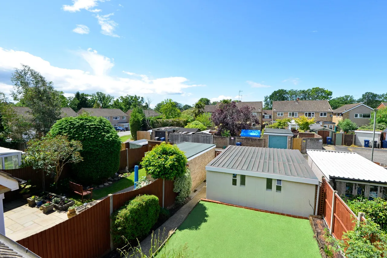 Fawley Close, Cranleigh, GU6, photo 13