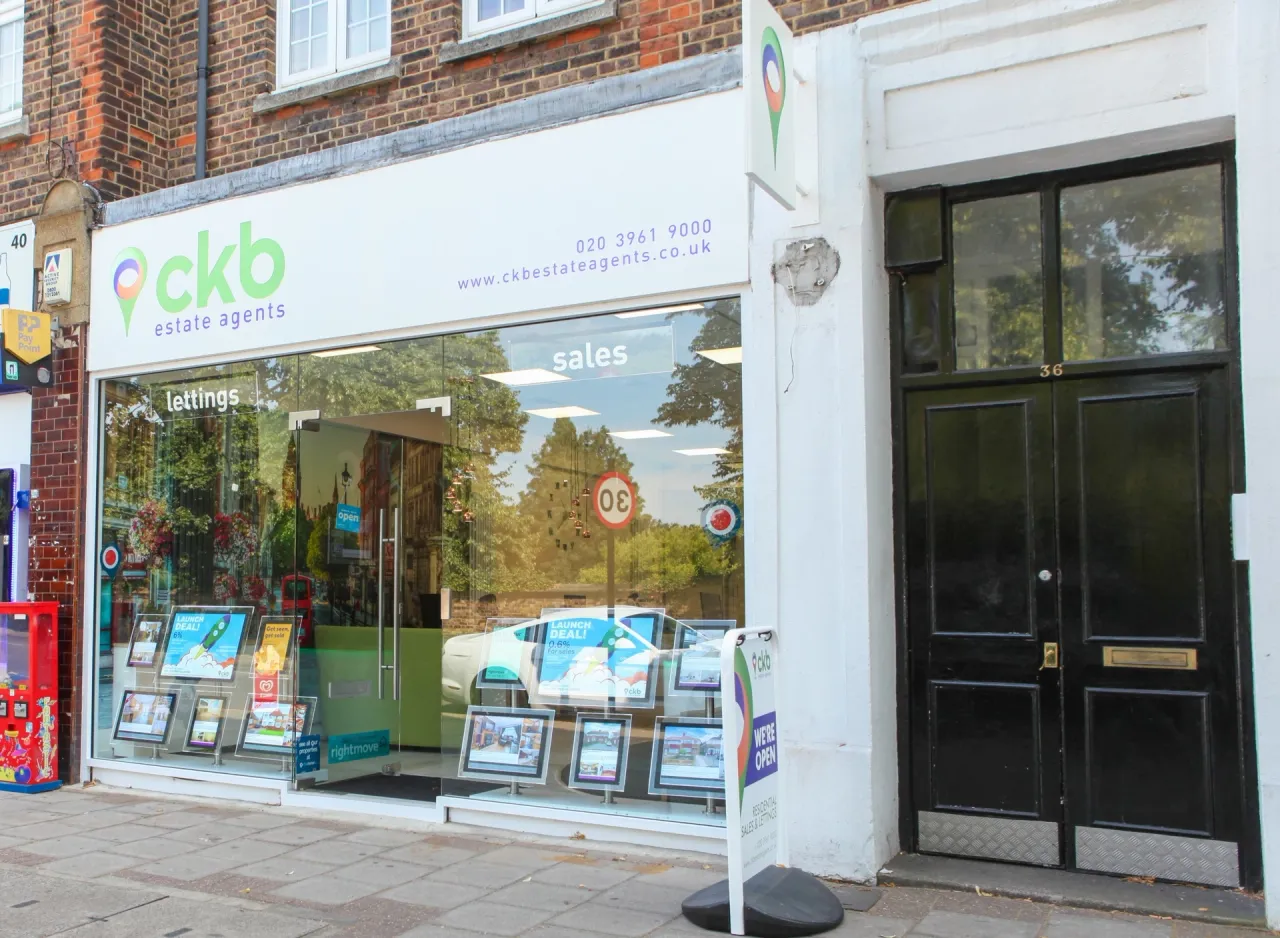 Well Hall Road, Eltham, SE9 6SF, photo 2