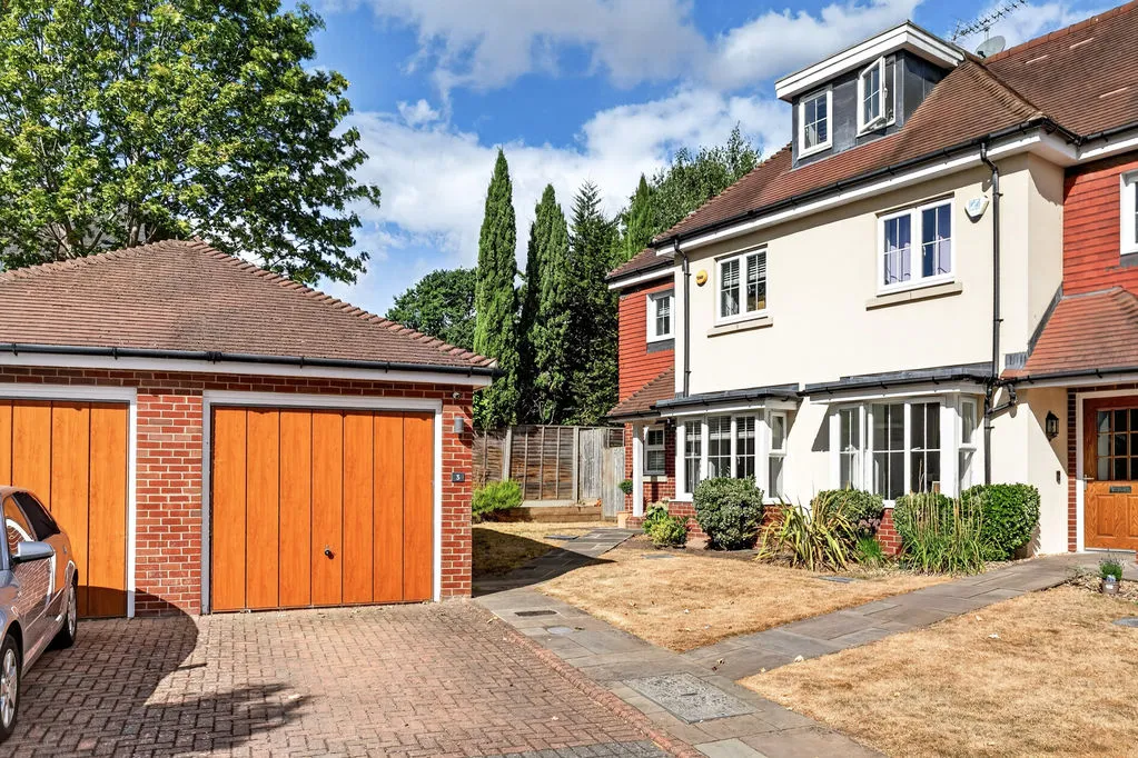 Highfield Park, Row Town KT15 1EU, photo 18