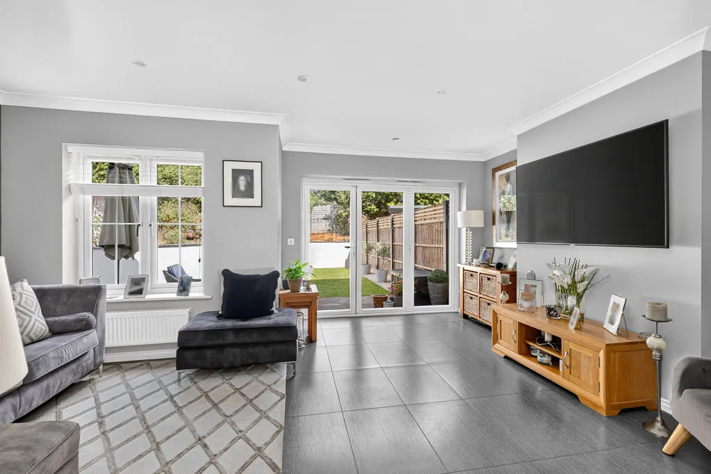 Highfield Park, Row Town KT15 1EU, photo 5
