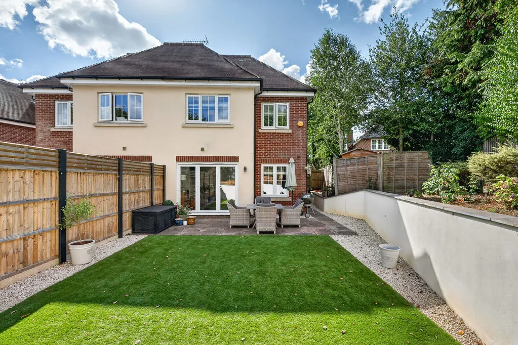 Highfield Park, Row Town KT15 1EU, photo 19