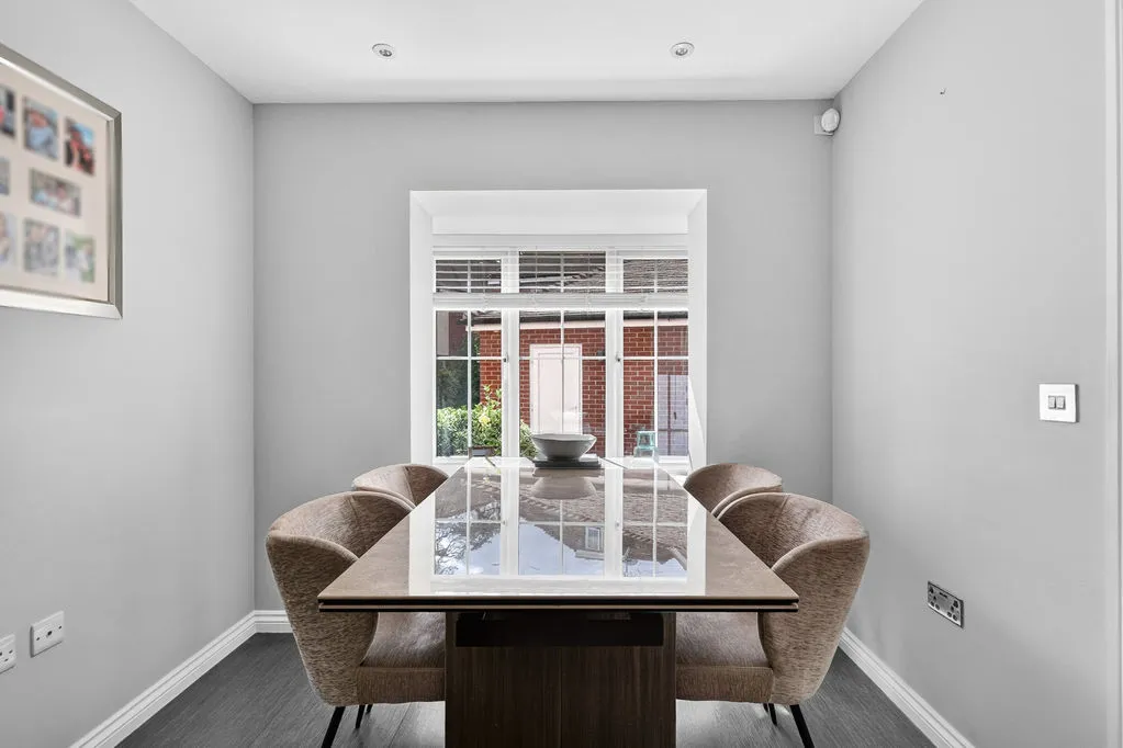 Highfield Park, Row Town KT15 1EU, photo 4
