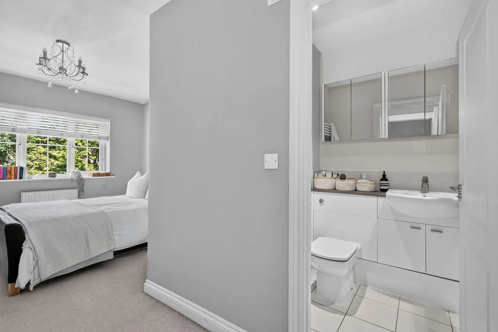 Highfield Park, Row Town KT15 1EU, photo 11