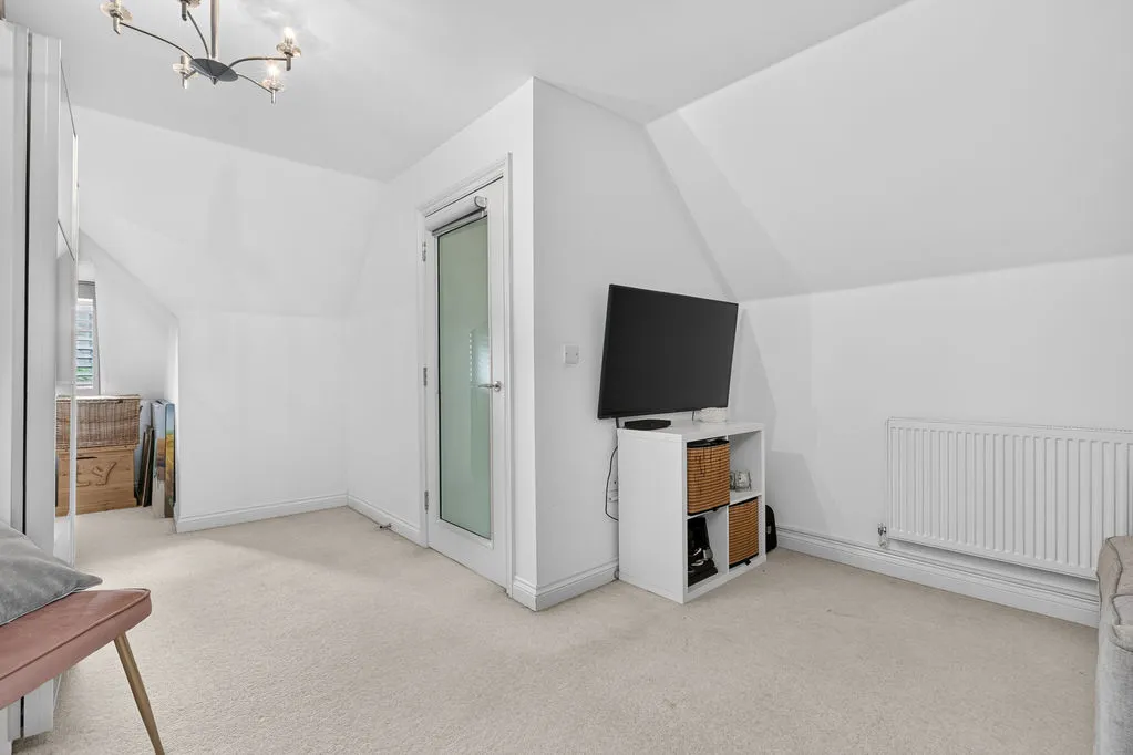 Highfield Park, Row Town KT15 1EU, photo 14
