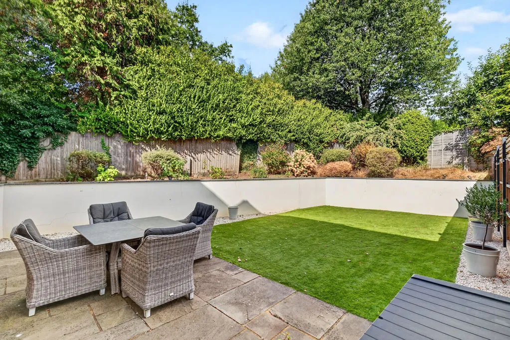 Highfield Park, Row Town KT15 1EU, photo 20