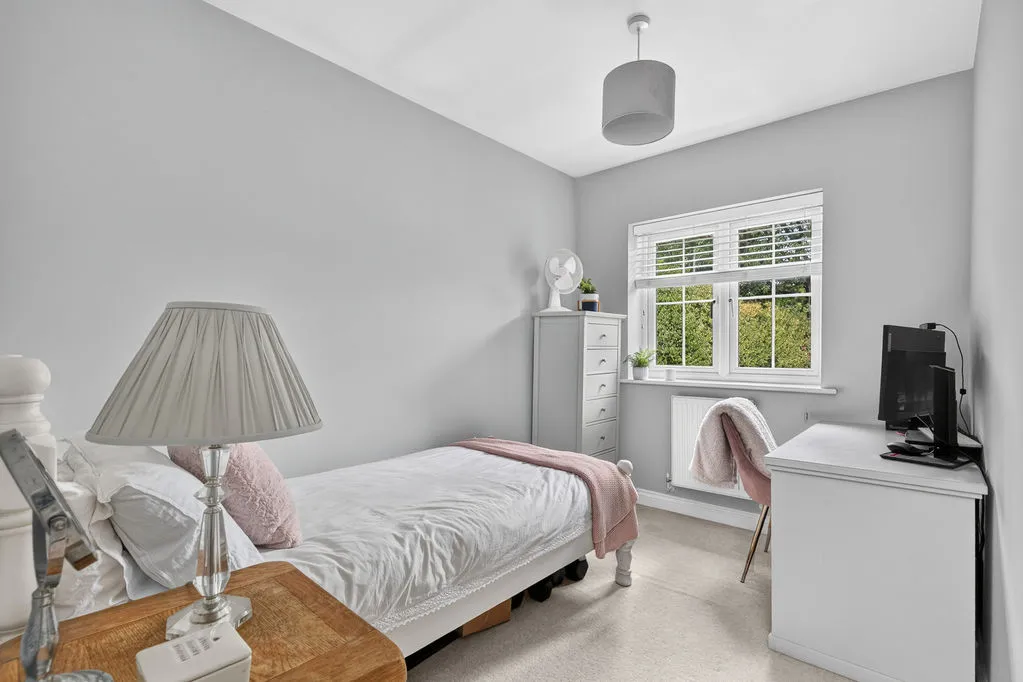 Highfield Park, Row Town KT15 1EU, photo 12
