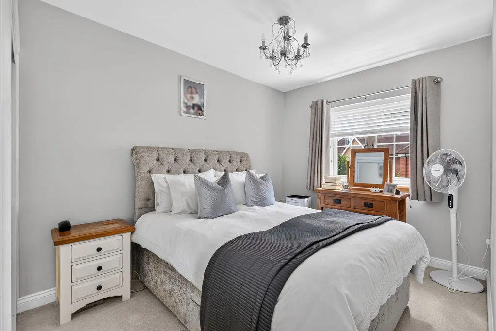 Highfield Park, Row Town KT15 1EU, photo 9