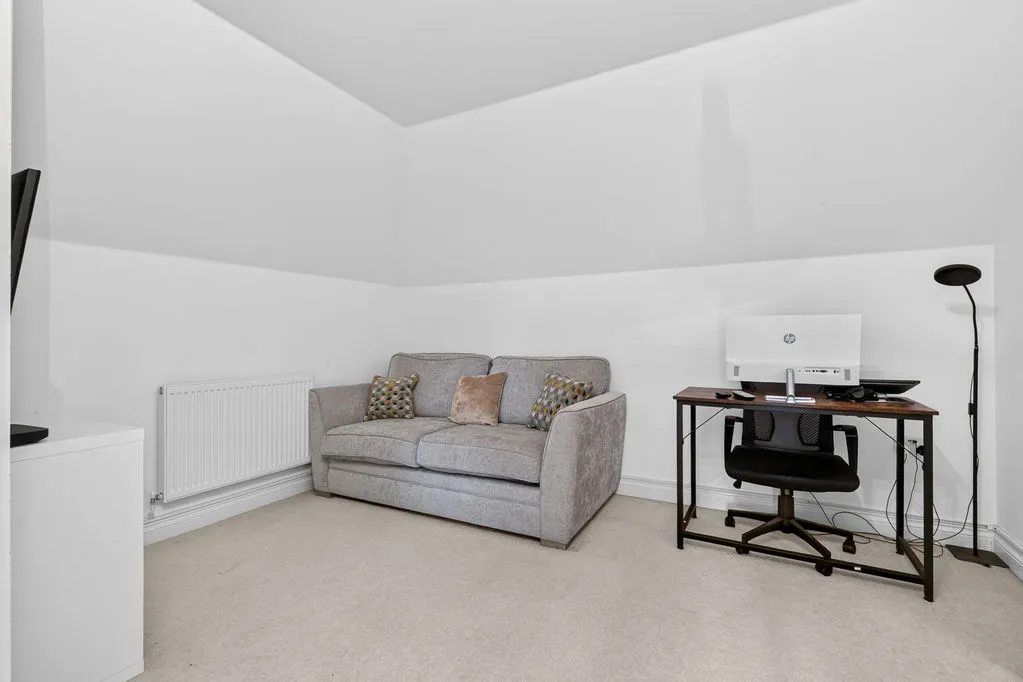Highfield Park, Row Town KT15 1EU, photo 15