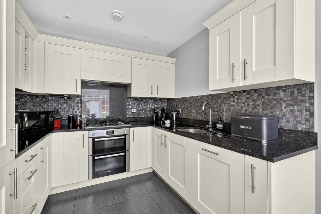 Highfield Park, Row Town KT15 1EU, photo 3