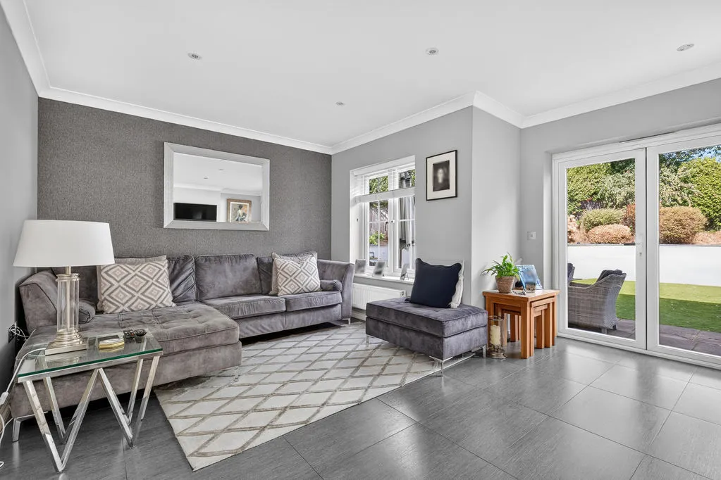 Highfield Park, Row Town KT15 1EU, photo 7