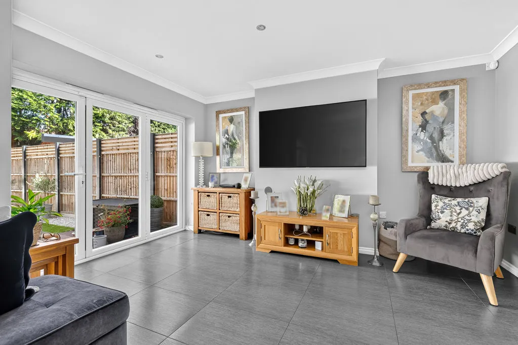 Highfield Park, Row Town KT15 1EU, photo 6