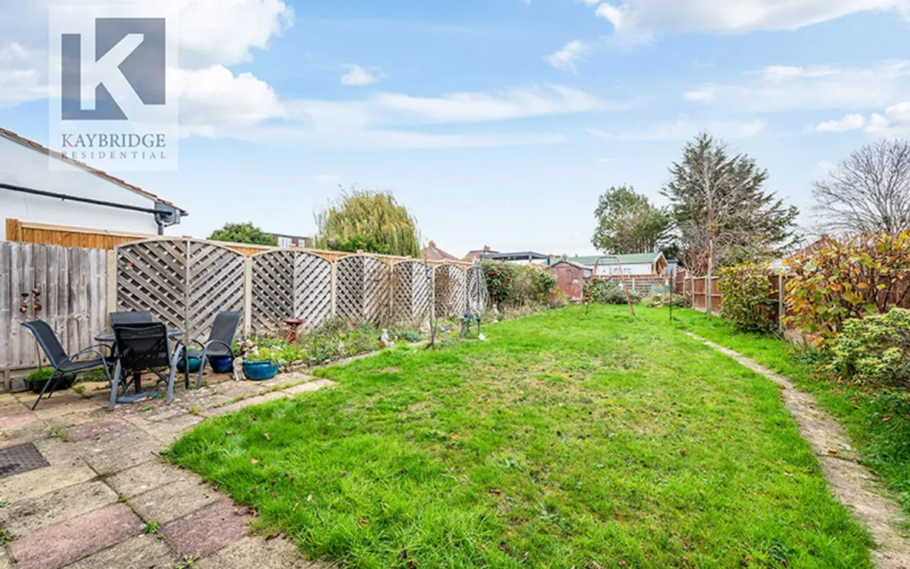 Walsingham Gardens, Epsom, KT19, photo 8