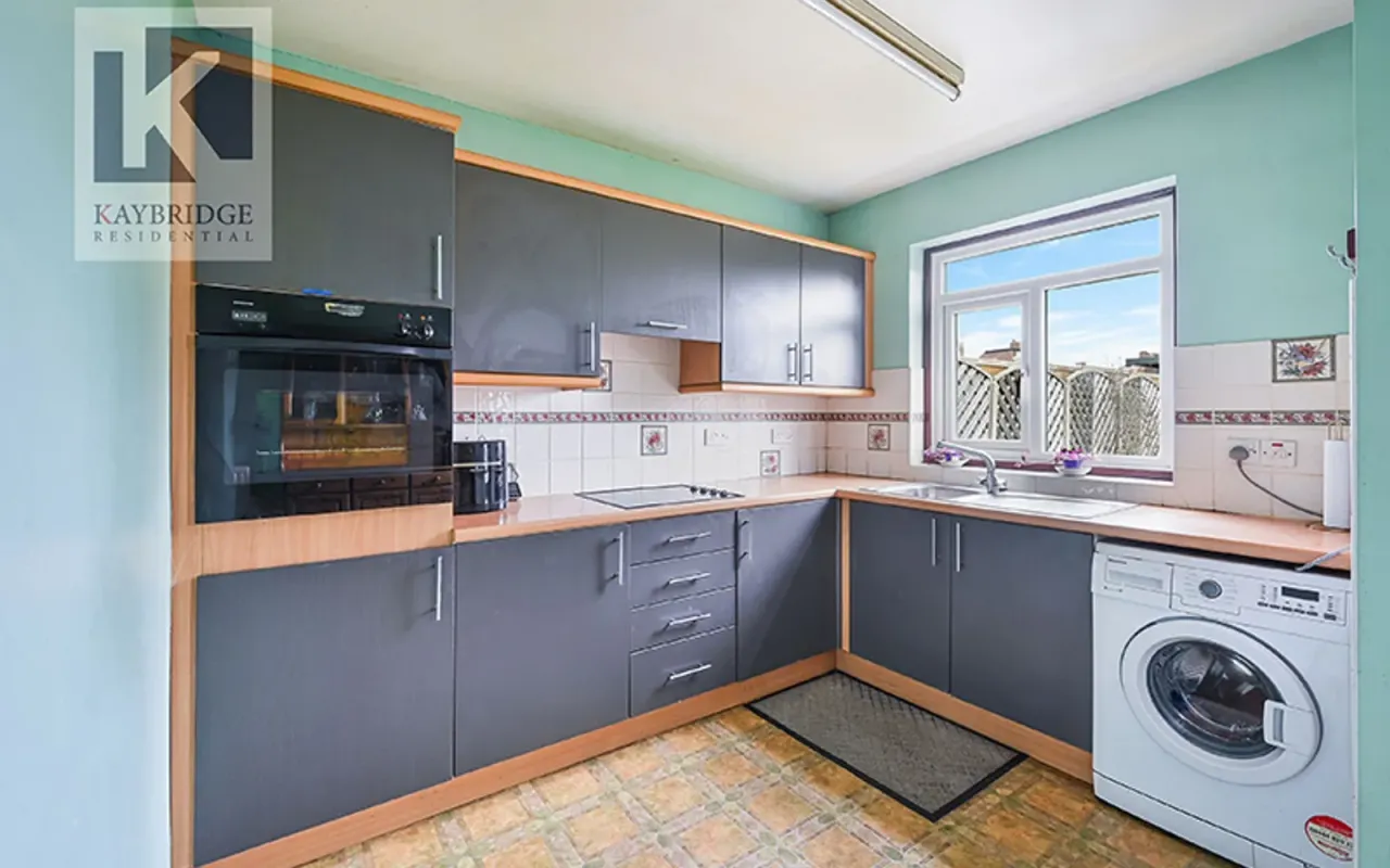Walsingham Gardens, Epsom, KT19, photo 5