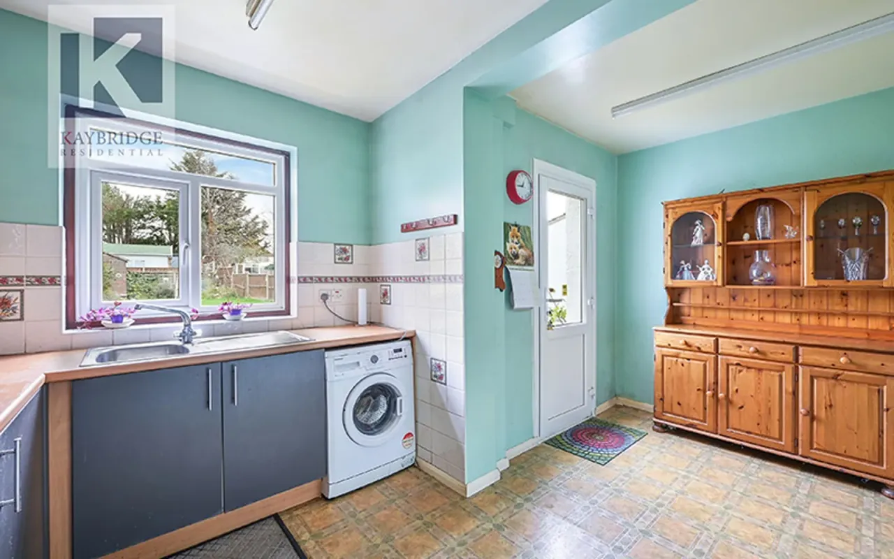Walsingham Gardens, Epsom, KT19, photo 6