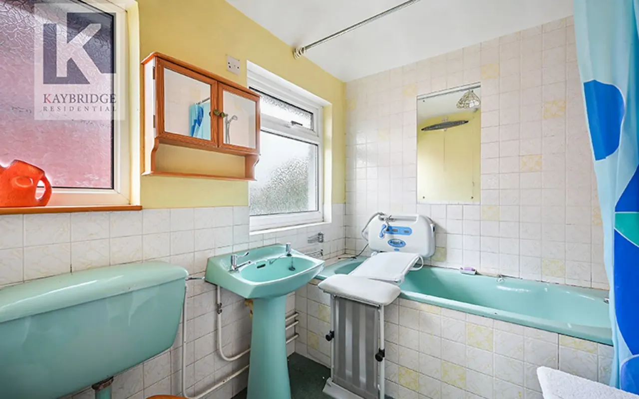 Walsingham Gardens, Epsom, KT19, photo 12