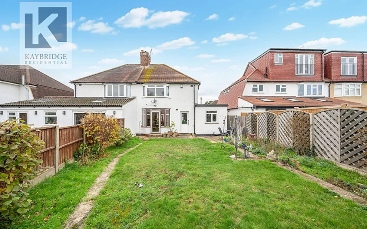 Walsingham Gardens, Epsom, KT19, photo 9