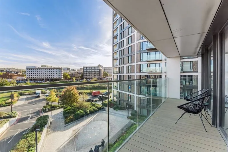 2 bed flat to rent — Duke Of Wellington Avenue, London SE18 6NX