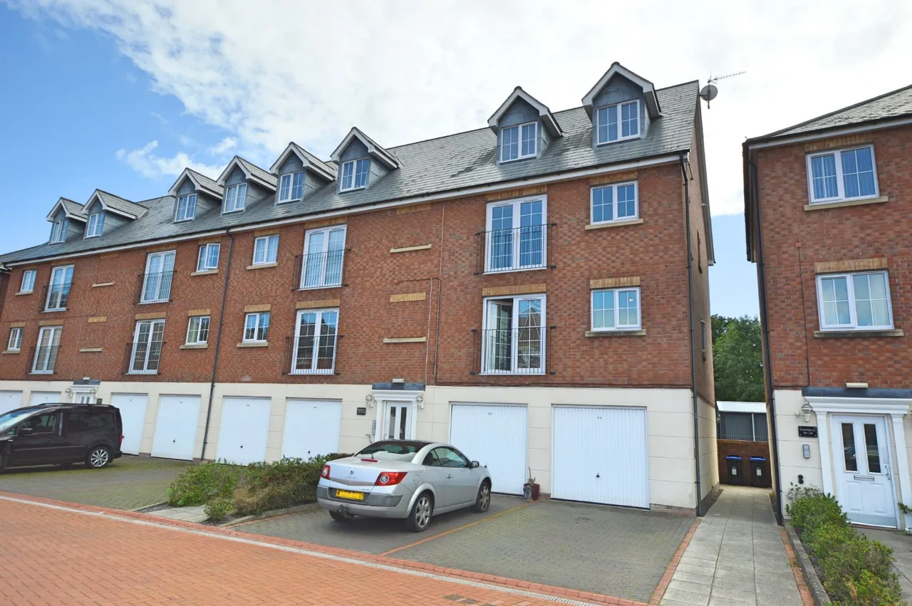 1 bed flat to rent, Afon Way, Newtown