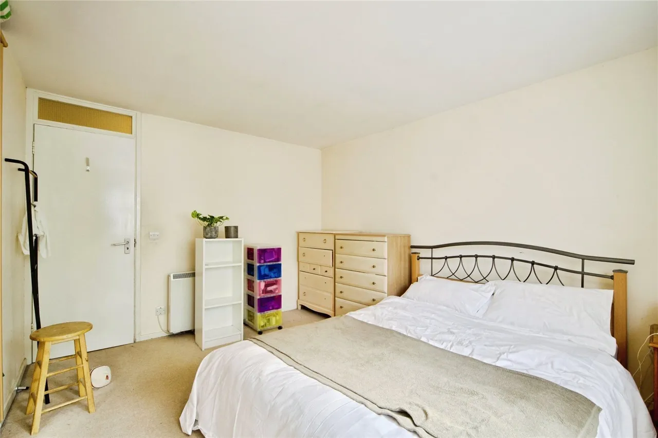 Pocklington Close, London, NW9, photo 10