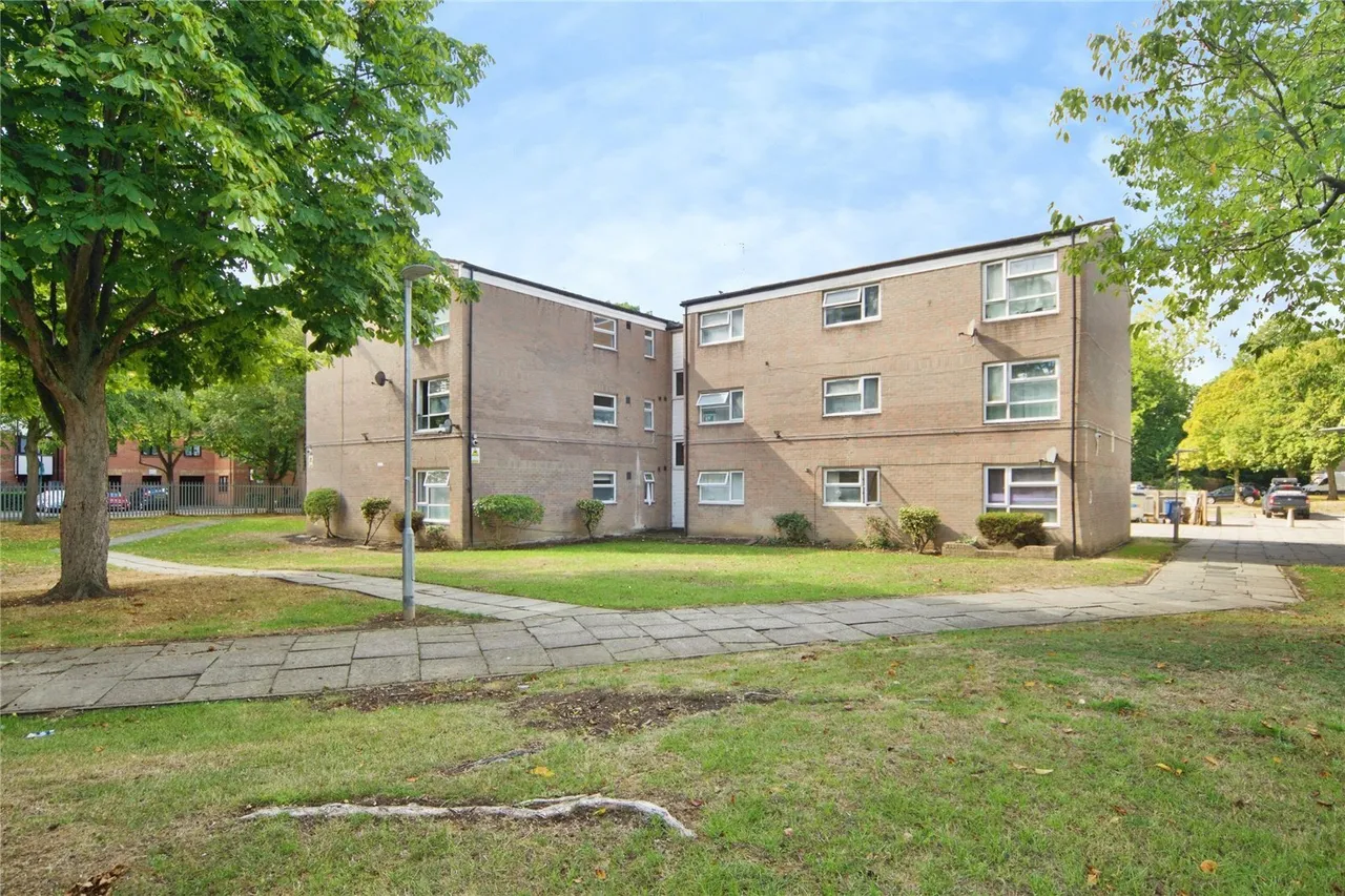 Pocklington Close, London, NW9, photo 17