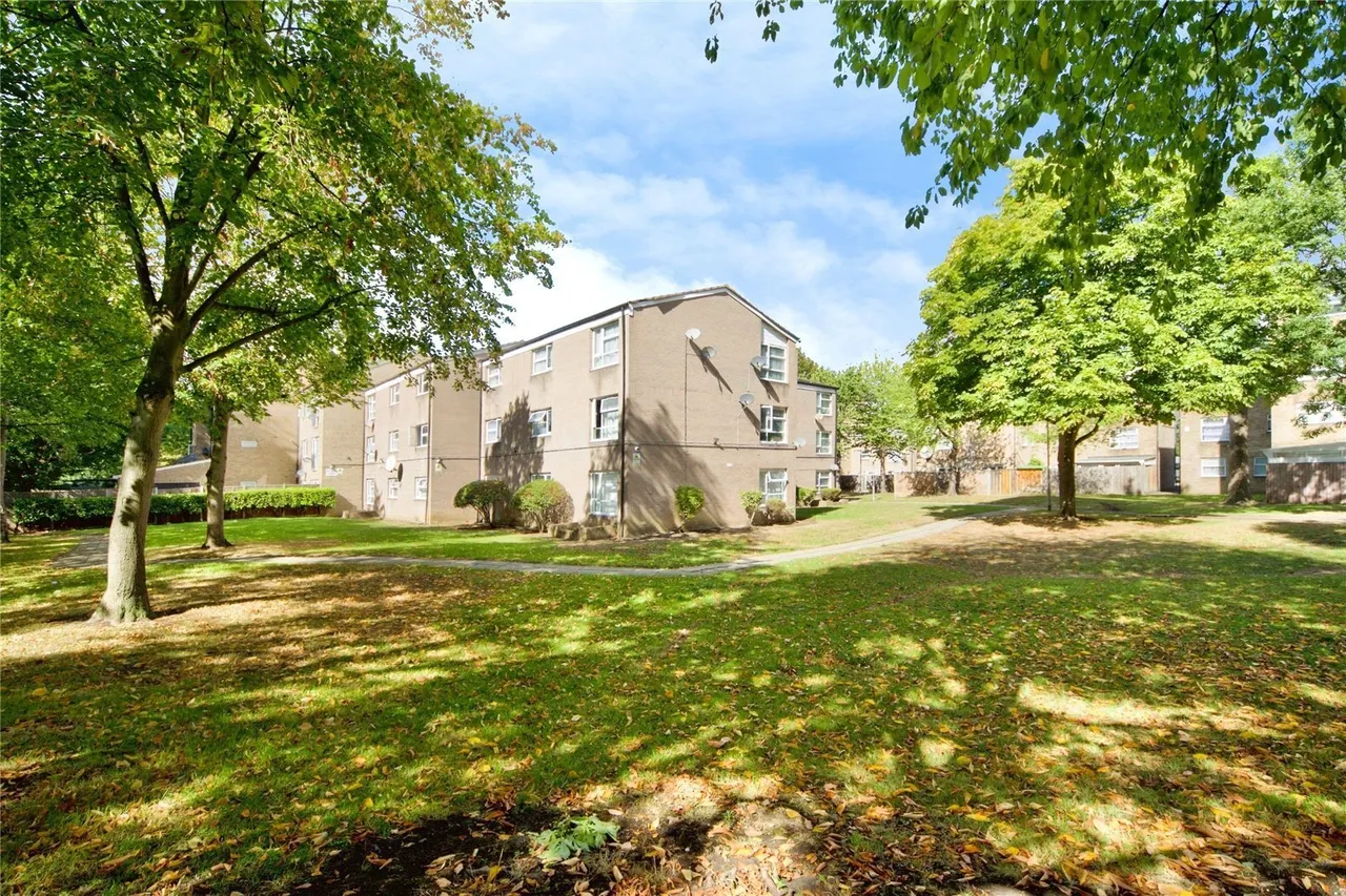 Pocklington Close, London, NW9, photo 19