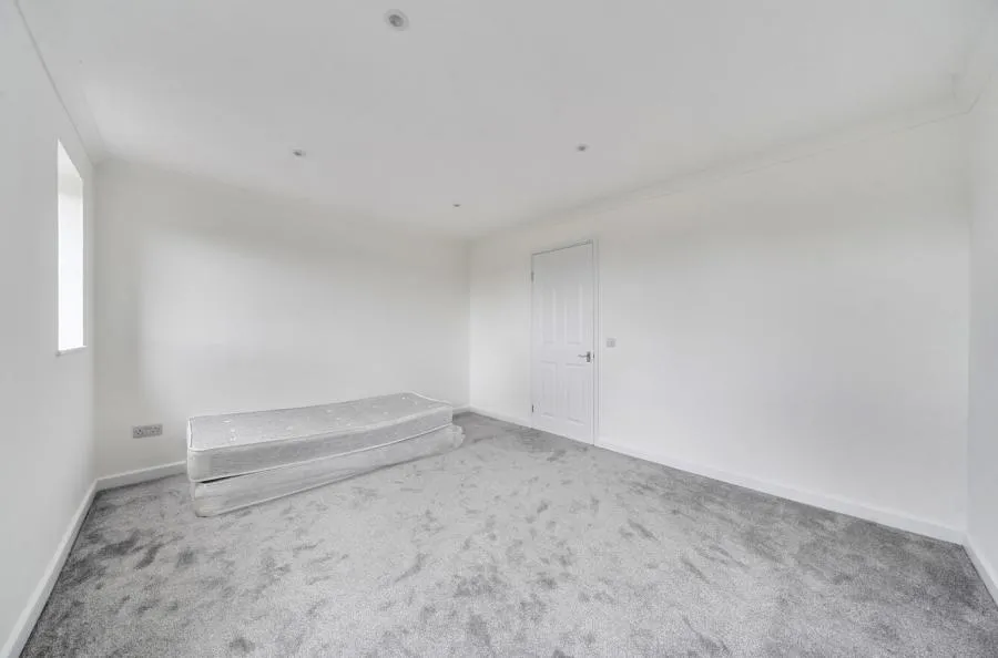 Bellver, Toothill, SN5, photo 10