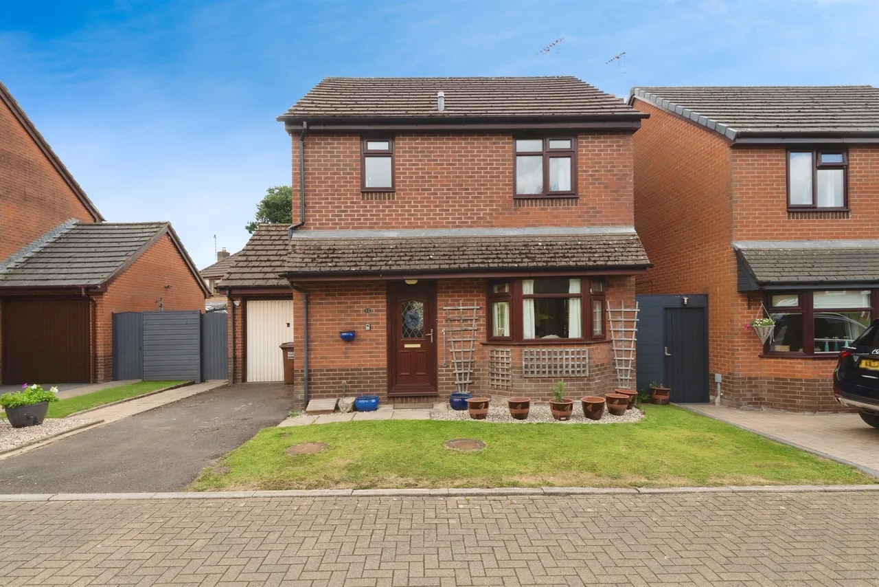 3 bed house for sale — Jasmine Close, Tiverton