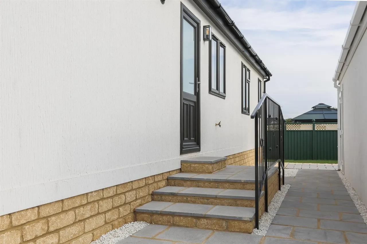 Lillybrook Estate, Lyneham, photo 17