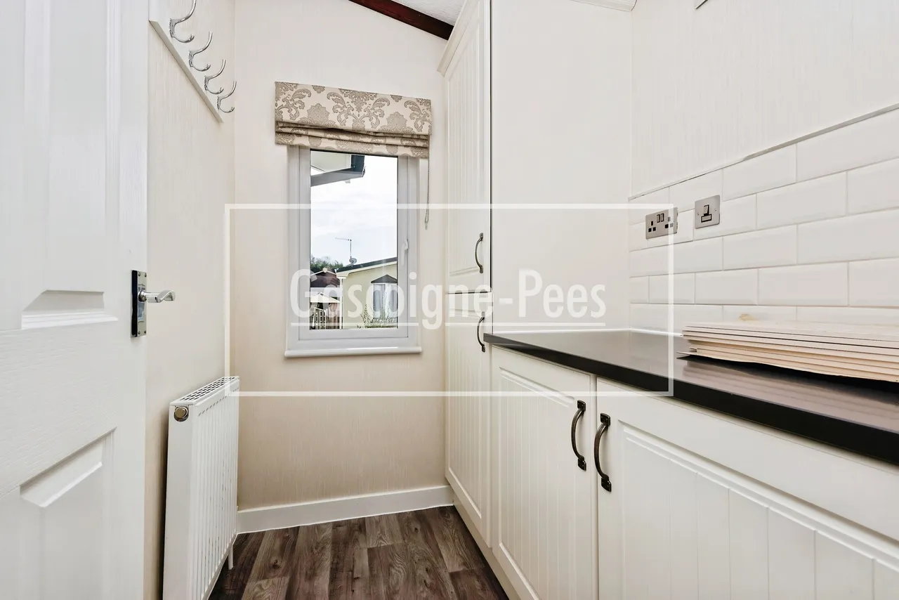 Portsmouth Road, Thursley, GU8, photo 9