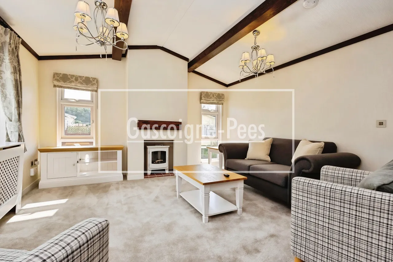 2 bed house to rent, Portsmouth Road, Thursley, GU8