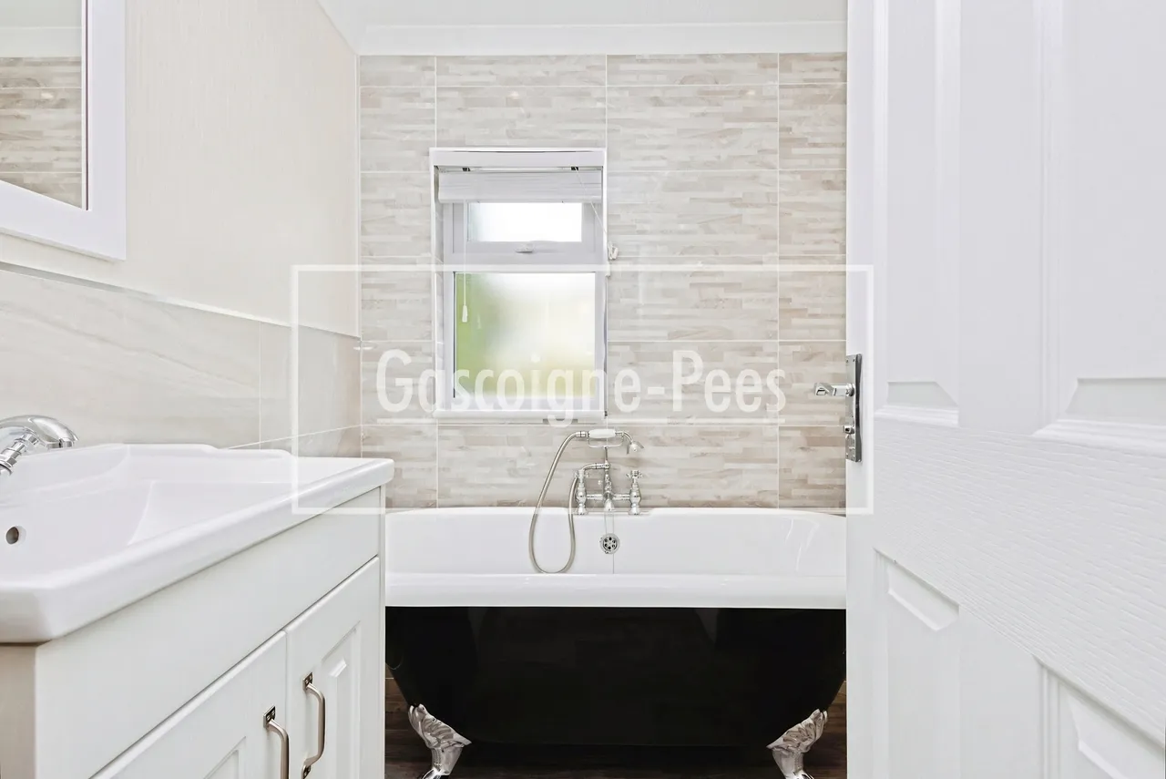 Portsmouth Road, Thursley, GU8, photo 8