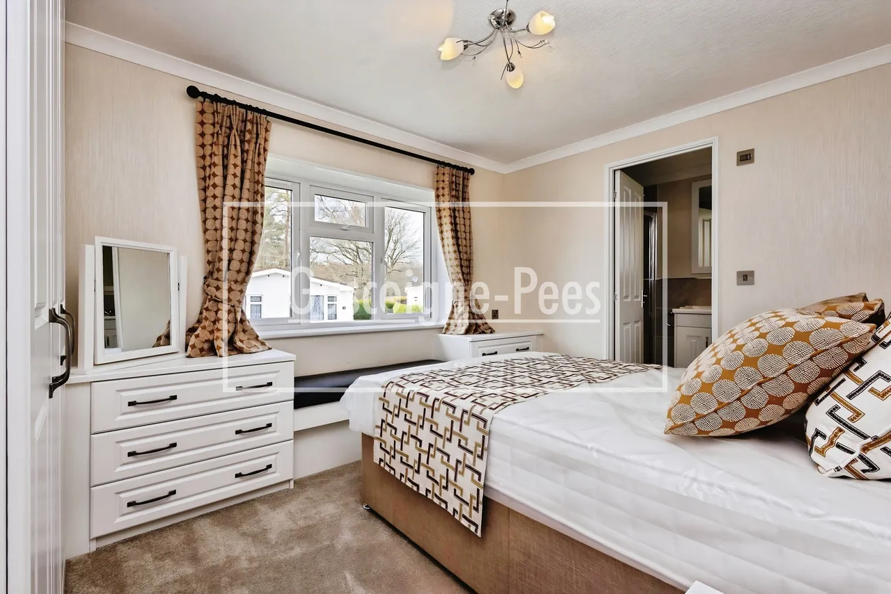 Portsmouth Road, Thursley, GU8, photo 5