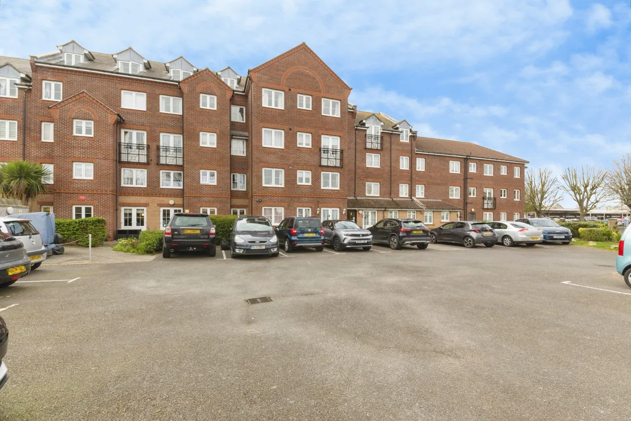 Station Road, Clacton-On-Sea, CO15, photo 2