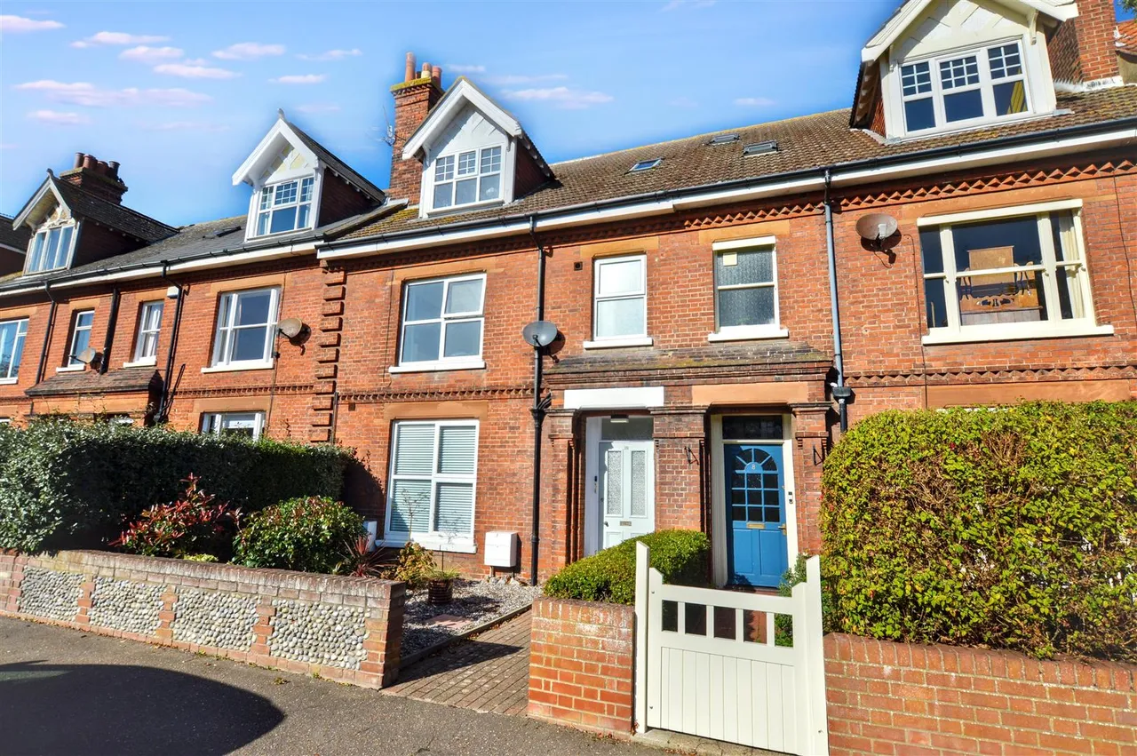 1 bed flat for sale, South Street, Sheringham, NR26