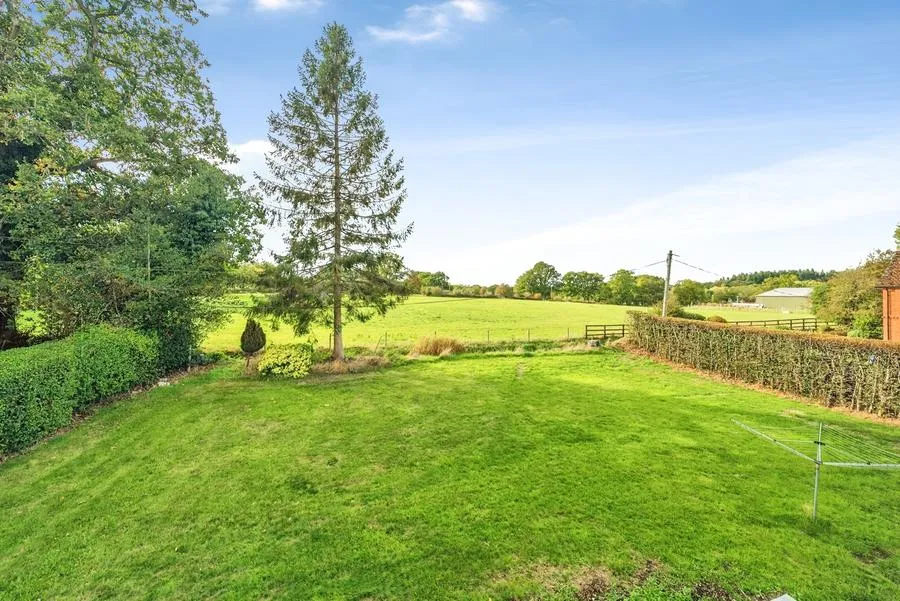 Hatt Common, East Woodhay, RG20, photo 19