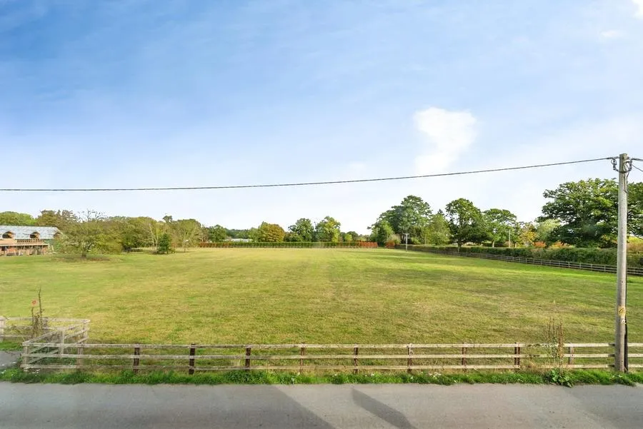 Hatt Common, East Woodhay, RG20, photo 24