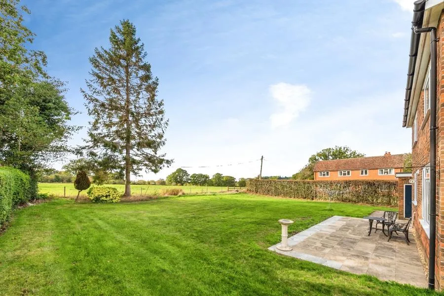 Hatt Common, East Woodhay, RG20, photo 14