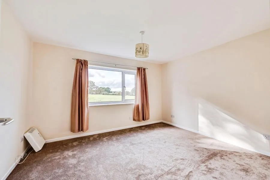 Hatt Common, East Woodhay, RG20, photo 6
